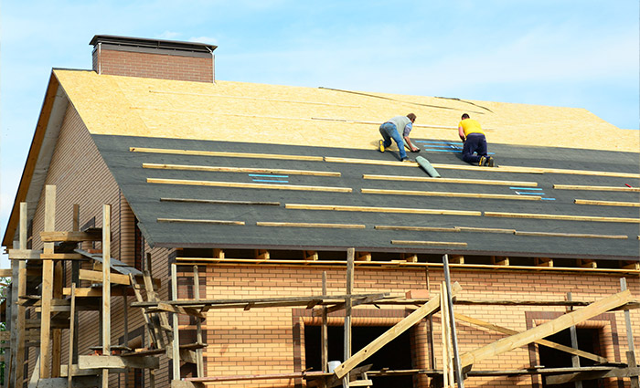 roofer using a roll of synthetic roof underlayment type