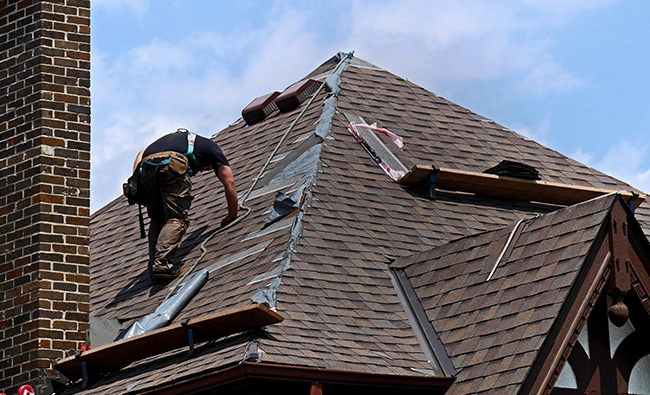 signs indicating it's time for a roof replacement
